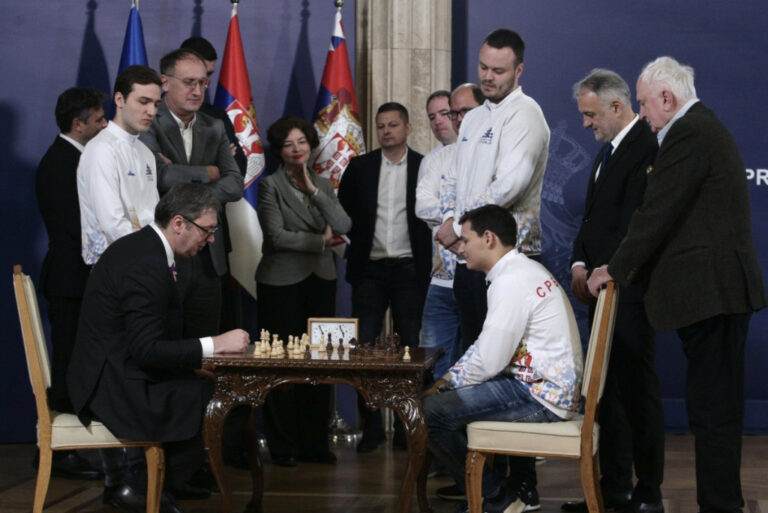 PREDSEDNIK SRBIJE ALEKSANDAR VUČIĆ PRIMIO OSVAJAČE ZLATNE MEDALJE