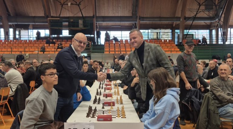 TROFEJ INĐIJE OKUPIO 155 ŠAHISTA